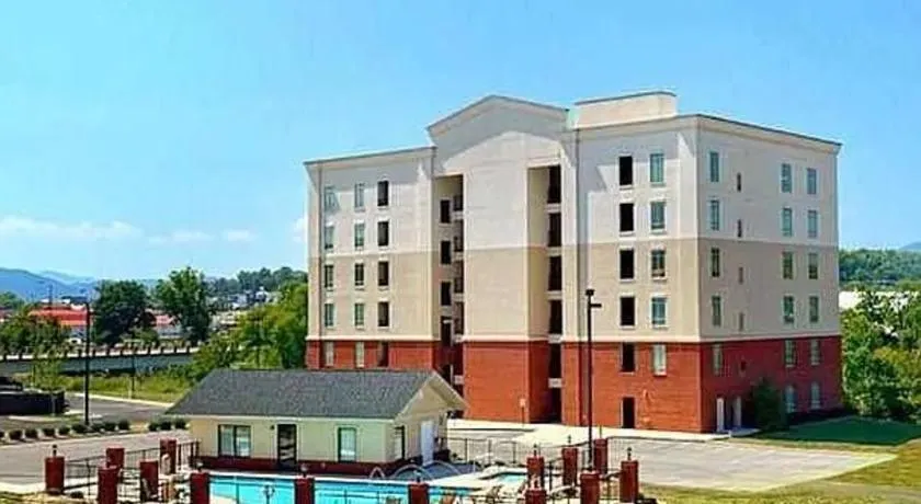 Riverfront Condo Sleeps 4 Jetted Tub Balcony Pool - Image 1
