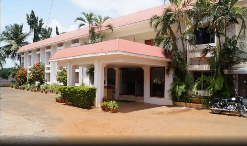 Hotel Badami Court  - Image 1