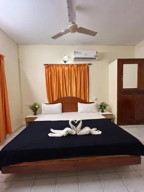 Kavitha Beach Front Hotel and Apartment - Image 1
