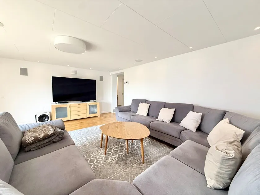 Workers & Family Villa With 6 bedrooms 2 Bath And Free Parking - Image 1