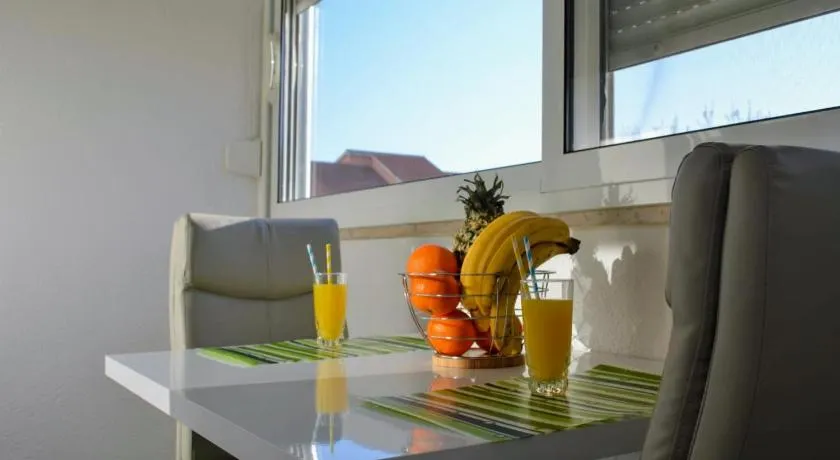 Mihaela studio apartmans 150m near the beach - Image 1