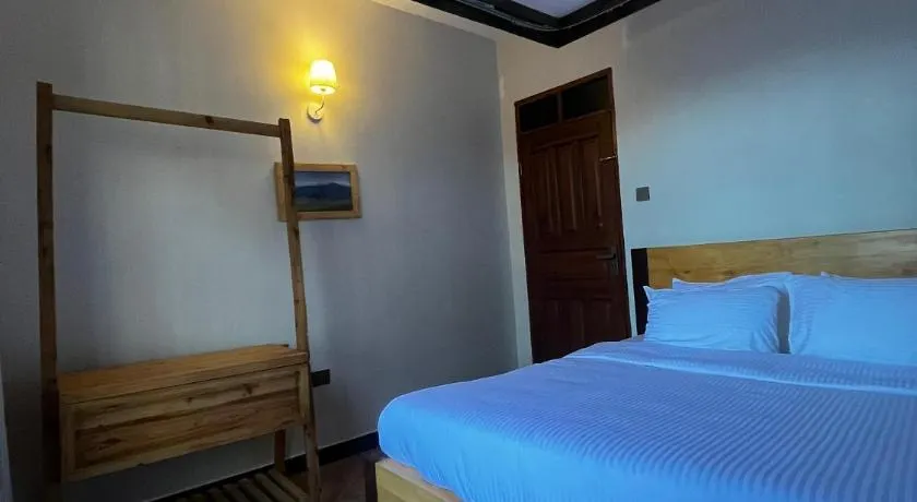 Cj VILLA - Image 1