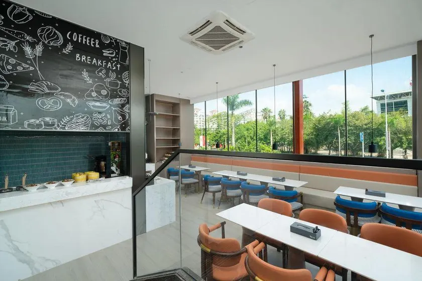 ECHIC Hotel (Cultural Plaza Store, Changlong South Village, Panyu, Guangzhou) - Image 1