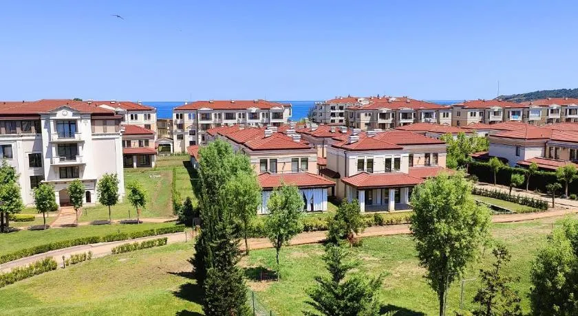 Green Life Private apartments Sozopol - Image 1