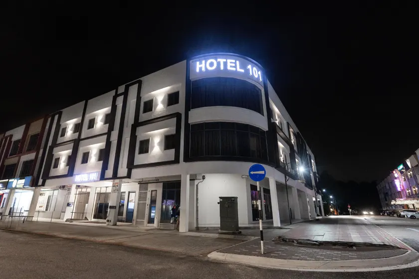 HOTEL 101 Permas Jaya NEW - Image 1