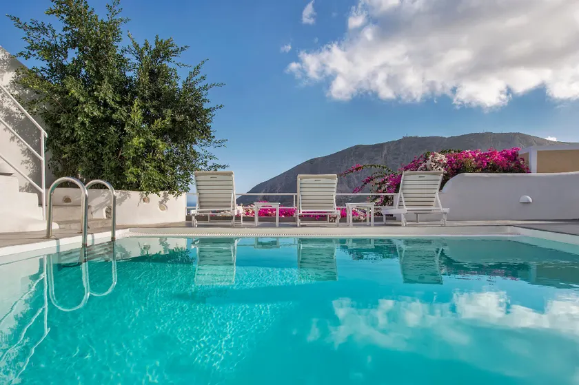 White Cave Private Villa - Image 1