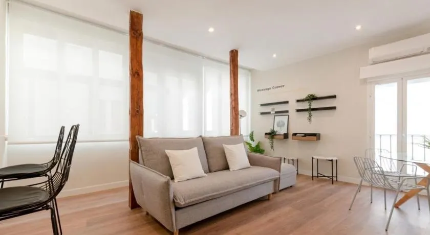 Refurbished and bright-Pool-1Bed 1Bath-Chueca - Image 1