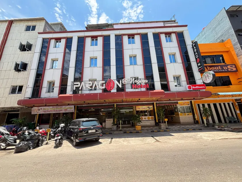 RedDoorz Plus at Paragon Nagoya Hotel Batam - Image 1