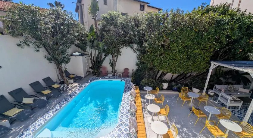 Hôtel Mademoiselle - Image 1