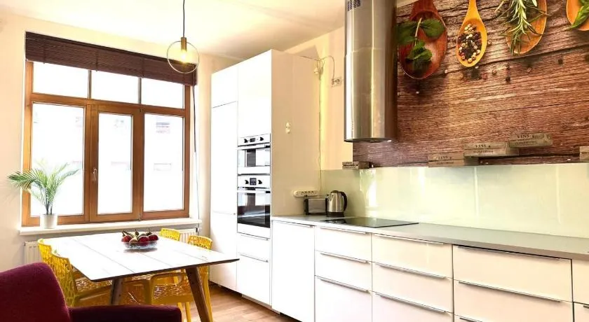 Linden-Charm Apartments - Image 1