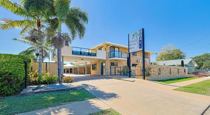 Emerald Central Palms Motel - Image 1