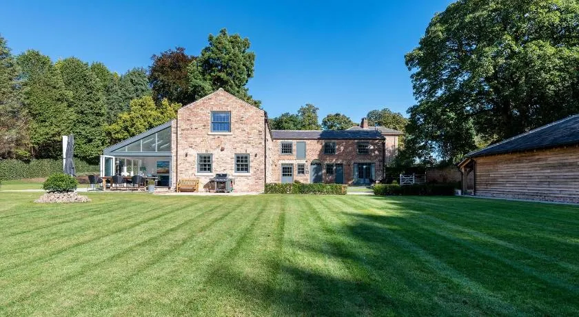 The Coach House & Stables - Image 1