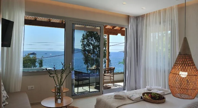 Salty Wave Suites - Image 1