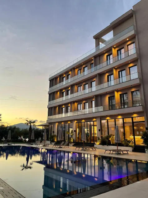 Tris3 Hotel - Image 1