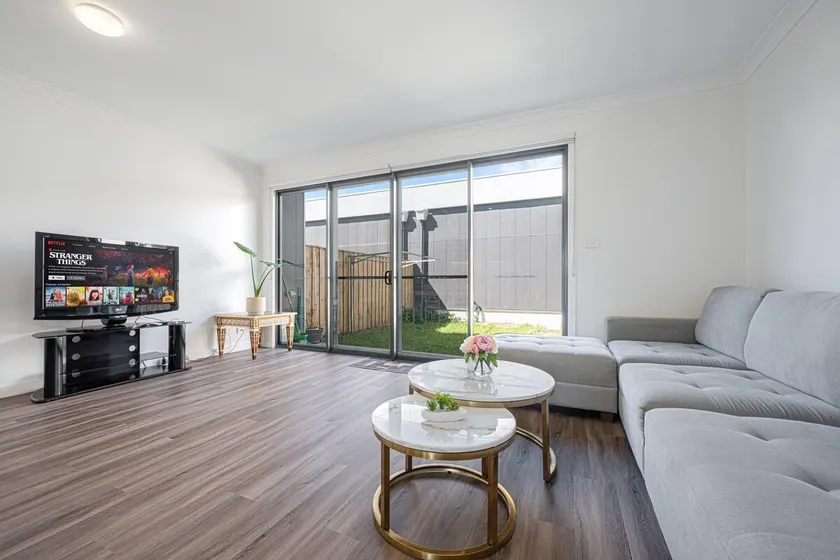 Long Stay Modern 4BR Family Home free Parking - Image 1