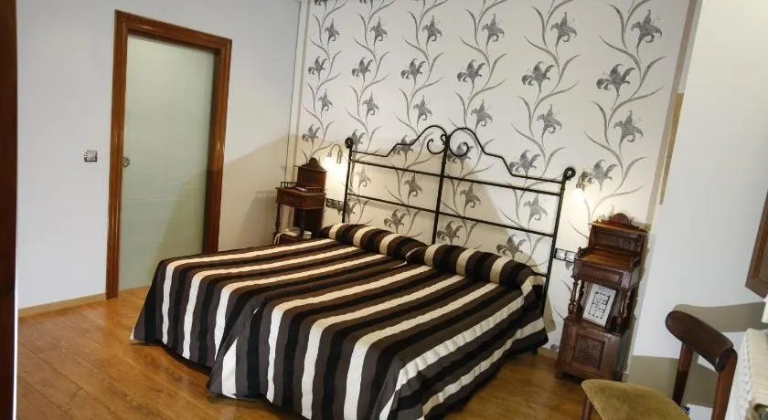 Hostal Rey Pedro I - Image 1