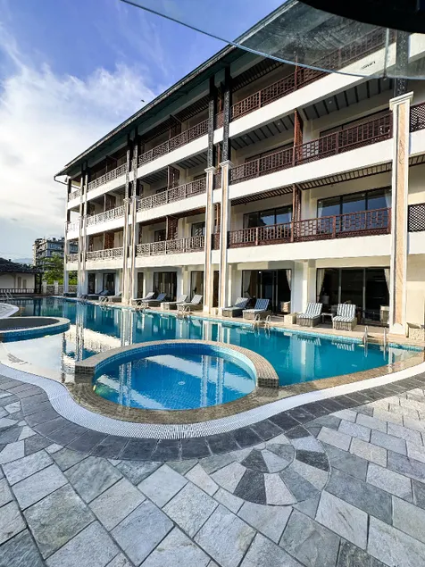 Lake View Resort - Image 1