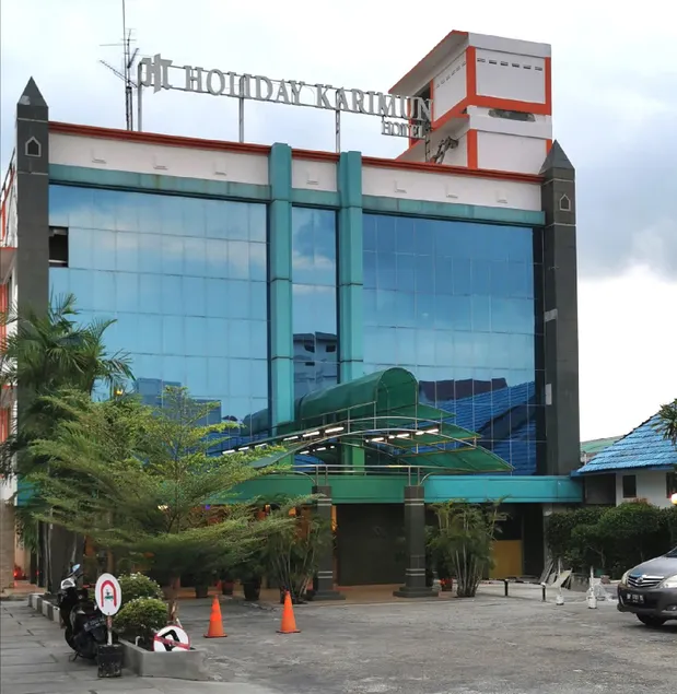 Hotel Holiday Karimun - Image 1