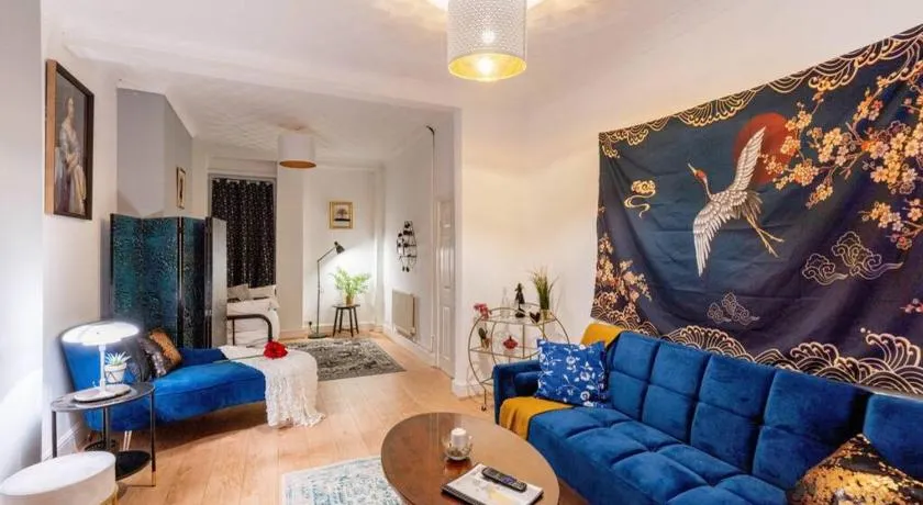 The Gatsby - Art Deco House For 13 - Image 1