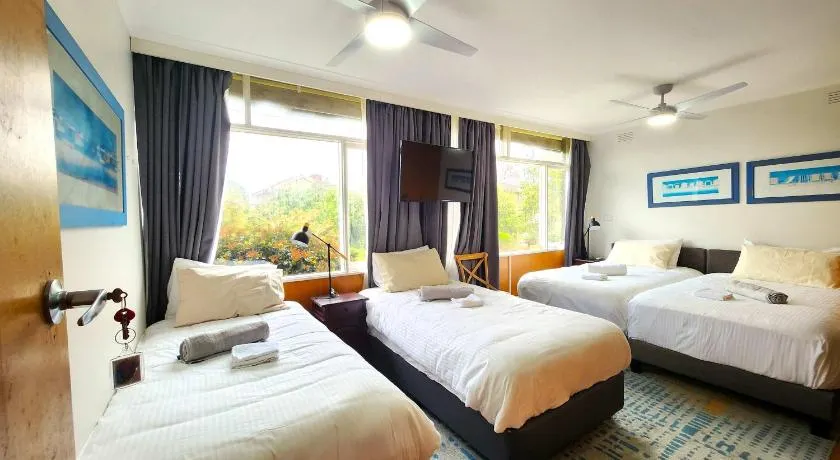 Aloha Bayside 7 Bedrooms Fit 23 Full Kitchen, Southland, Golf Nearby - Image 1