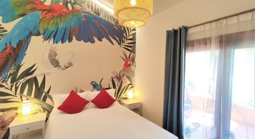 B&B GUACAMAYO - Image 1