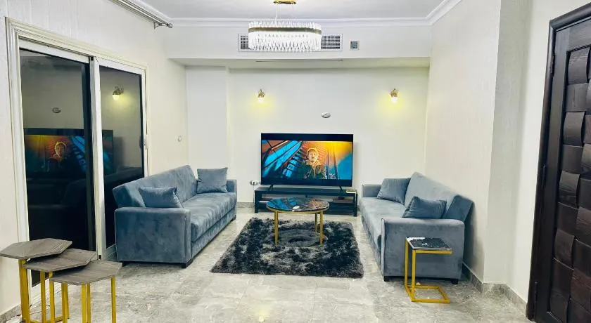 Modern Comfy Flat - Image 1