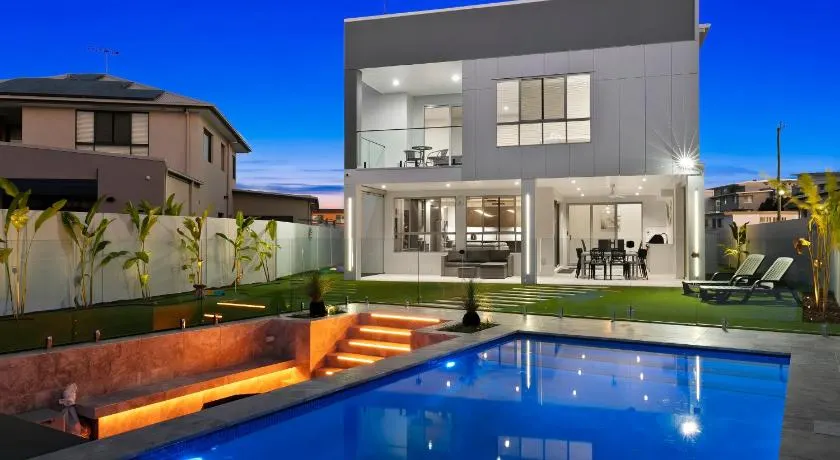Ocean Escape - Majestic, Luxurious Canal Home - Image 1