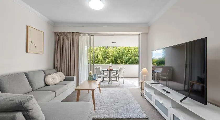 Leafy and Quiet 2BR - Close to Hospital with Parking - Image 1