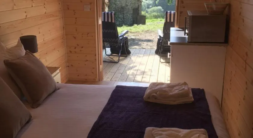 Romantic Getaway Luxury Wooden Cabin With Private Hot Tub and BBQ - Image 1