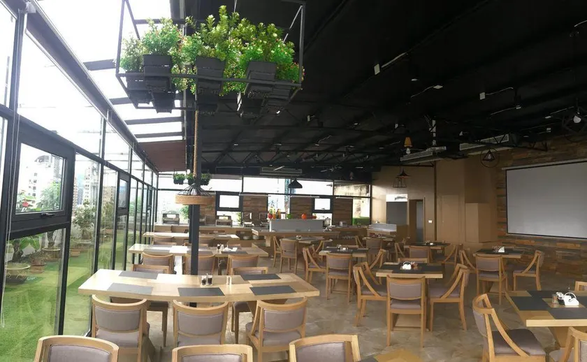 Jinjiang Yunqi Hotel - Image 1