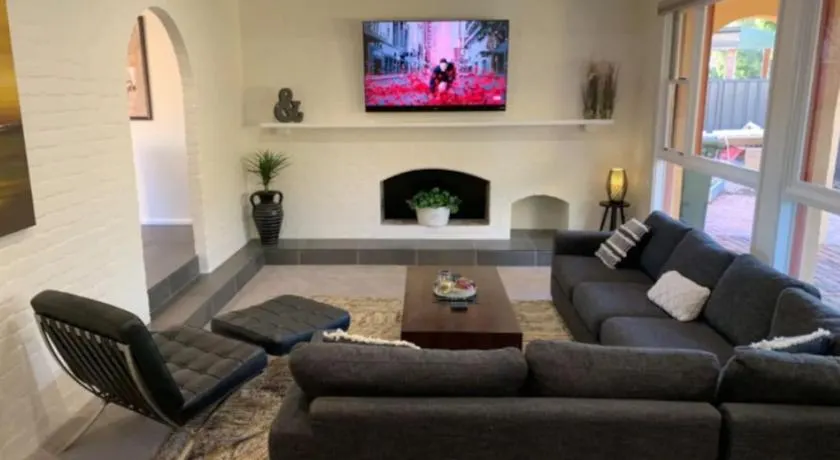 Warm and Spacious 5BR Home w WIFI and Multiple Parking - Hosted by Canstay - Image 1