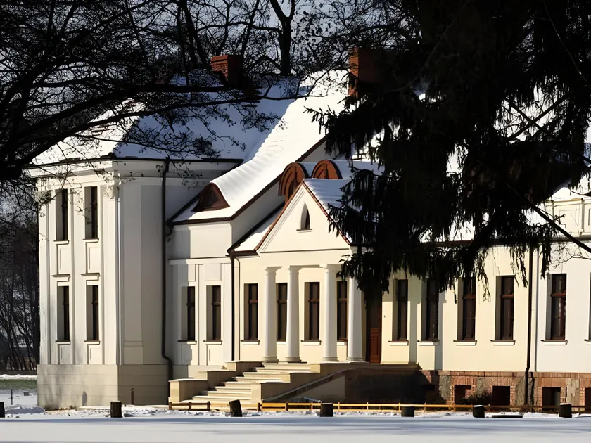 Dwór Stary Chotów - Image 1