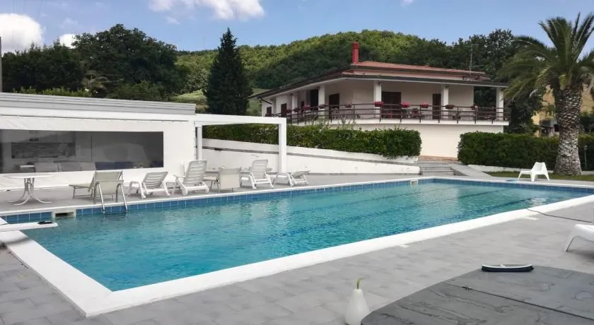 Villa Assunta con piscina - Image 1