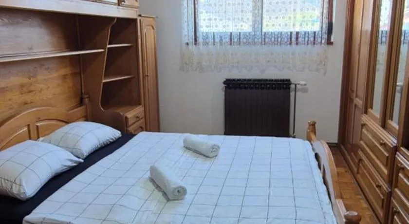 Center Heritage Two-bedroom Apartment - Image 1