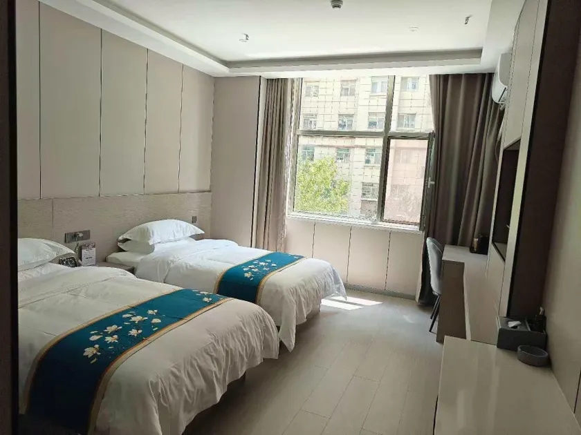 Pingliang Junle Business Hotel - Image 1