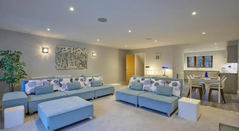 Luxury Townhouse At Windermere Marina Village - Image 1