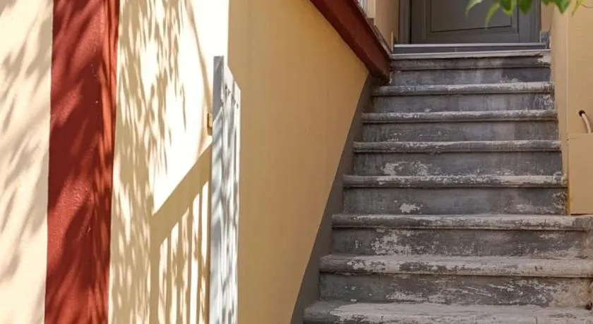 Traditional two level Apartment - Image 1
