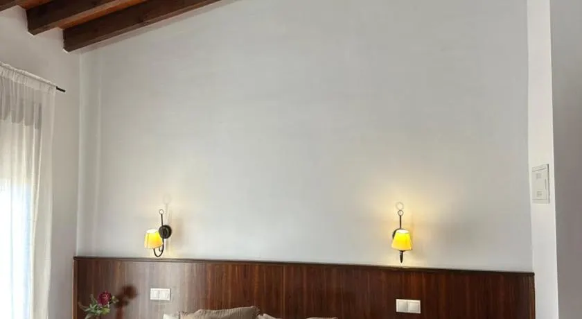 Hostal Camarina - Image 1