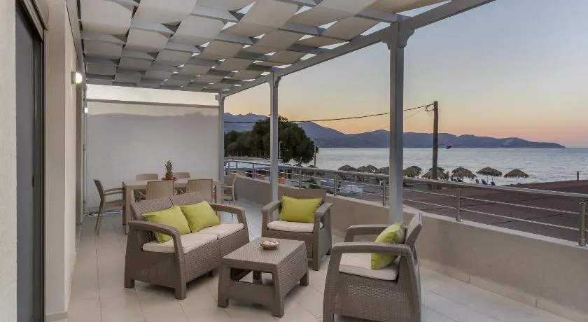 Ammos Beachfront Luxury Apartment - Image 1