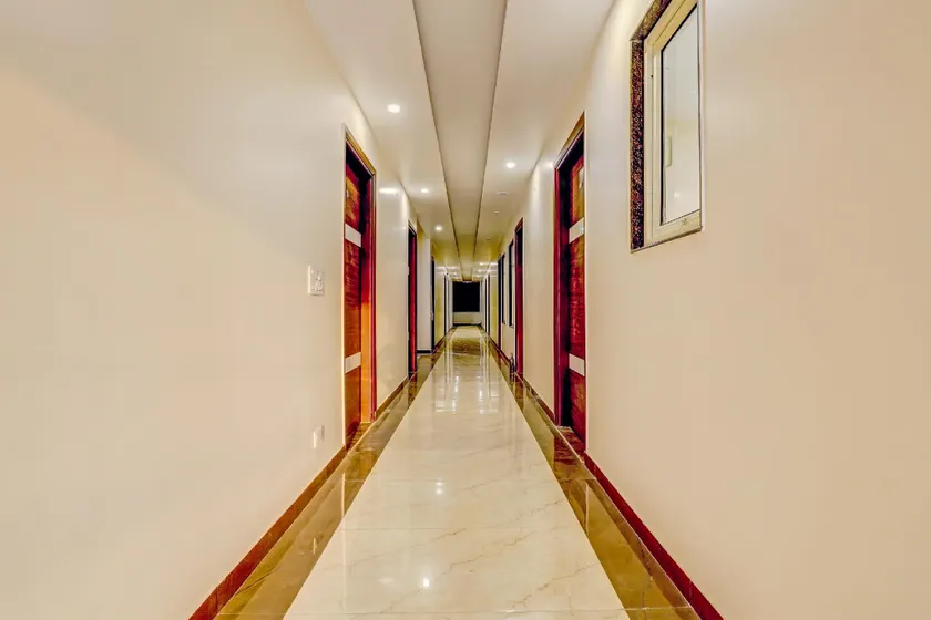 Collection O Hotel Aditya Palace Near Leisure Valley Park - Image 1