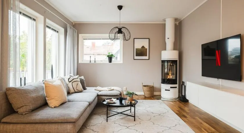 Guestly Homes - Spacious 2BR Executive Residence - Image 1
