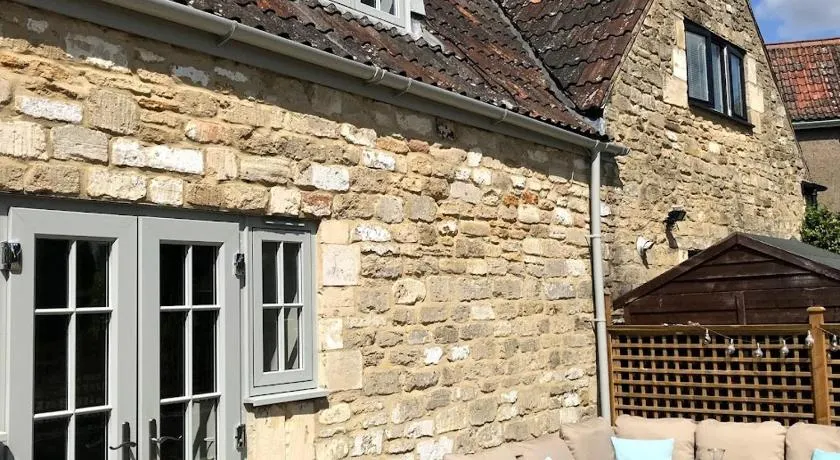 STABLES Stylish comfortable peaceful cottage with parking and outdoor space - Image 1