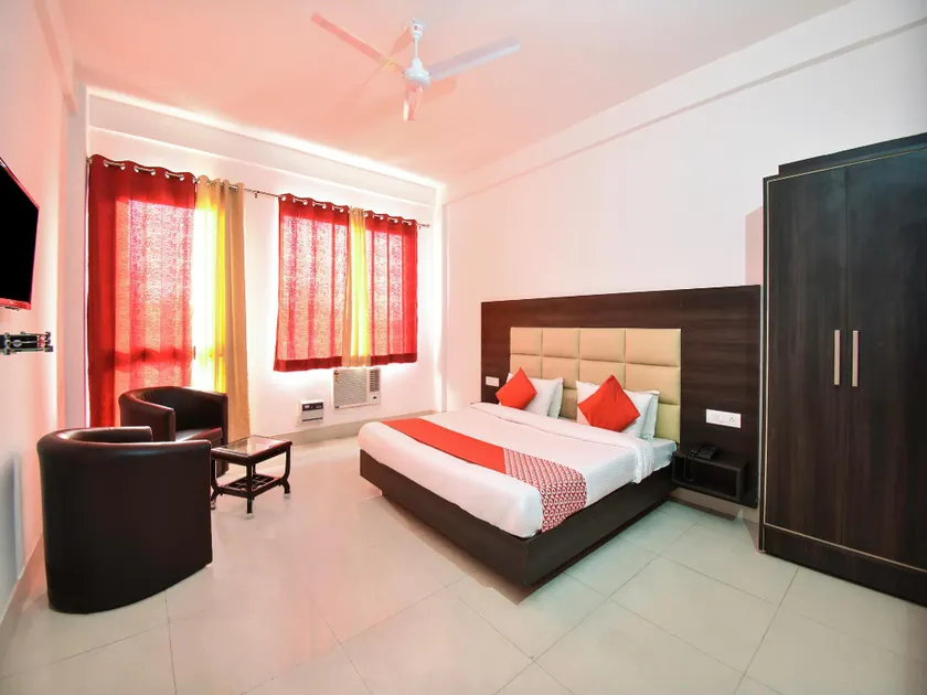 OYO 27704 Hotel Victoria - Image 1
