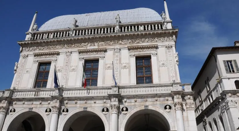 Camera con Vista - Image 1