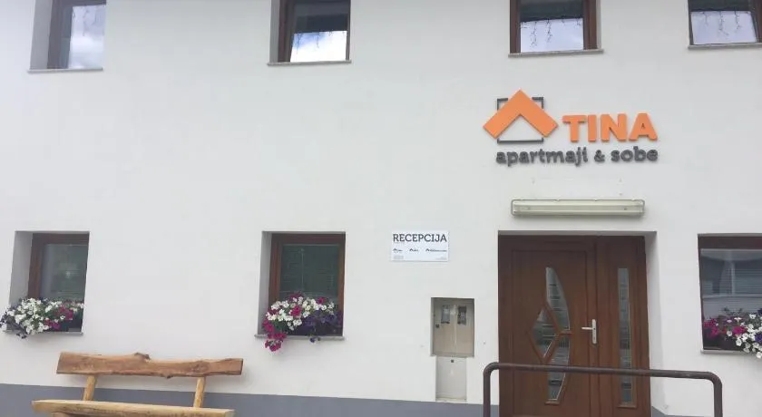 Apartmaji in sobe Tina - Image 1