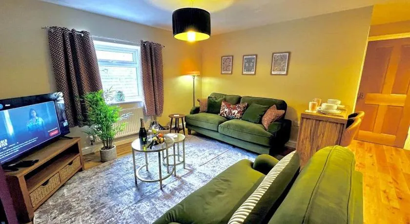 Elegant Hayfield Escape - Heart of Peak District - Image 1