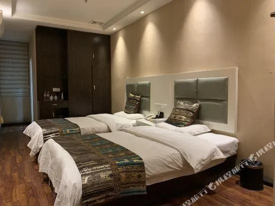 Golden River Business Hotel - Image 1