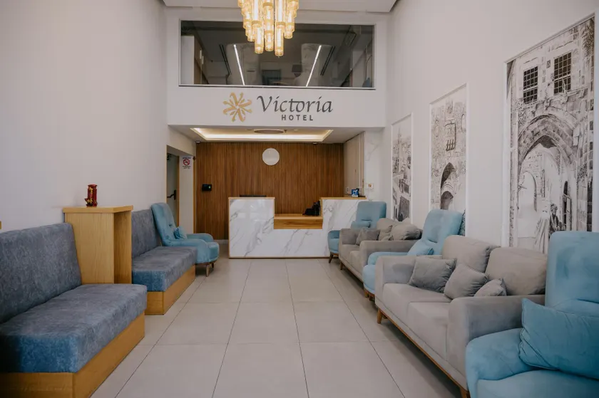Victoria Hotel - Image 1