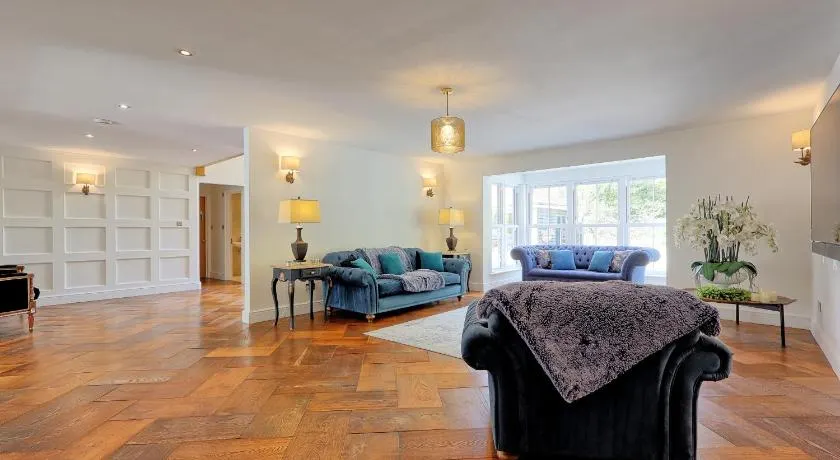 Mayrose House - 6BR 4BATH Luxe Spacious Retreat - Image 1
