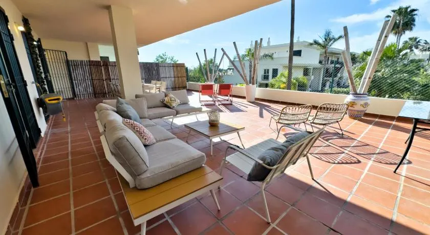 Apartamento con enorme terraza en complejo con piscina en Nueva Andalucía - Lorcrimar - Image 1